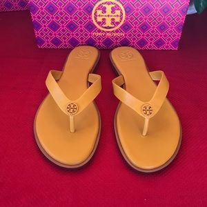NIB Tory Burch Benton Thong Calf Leather Sandals Size 8